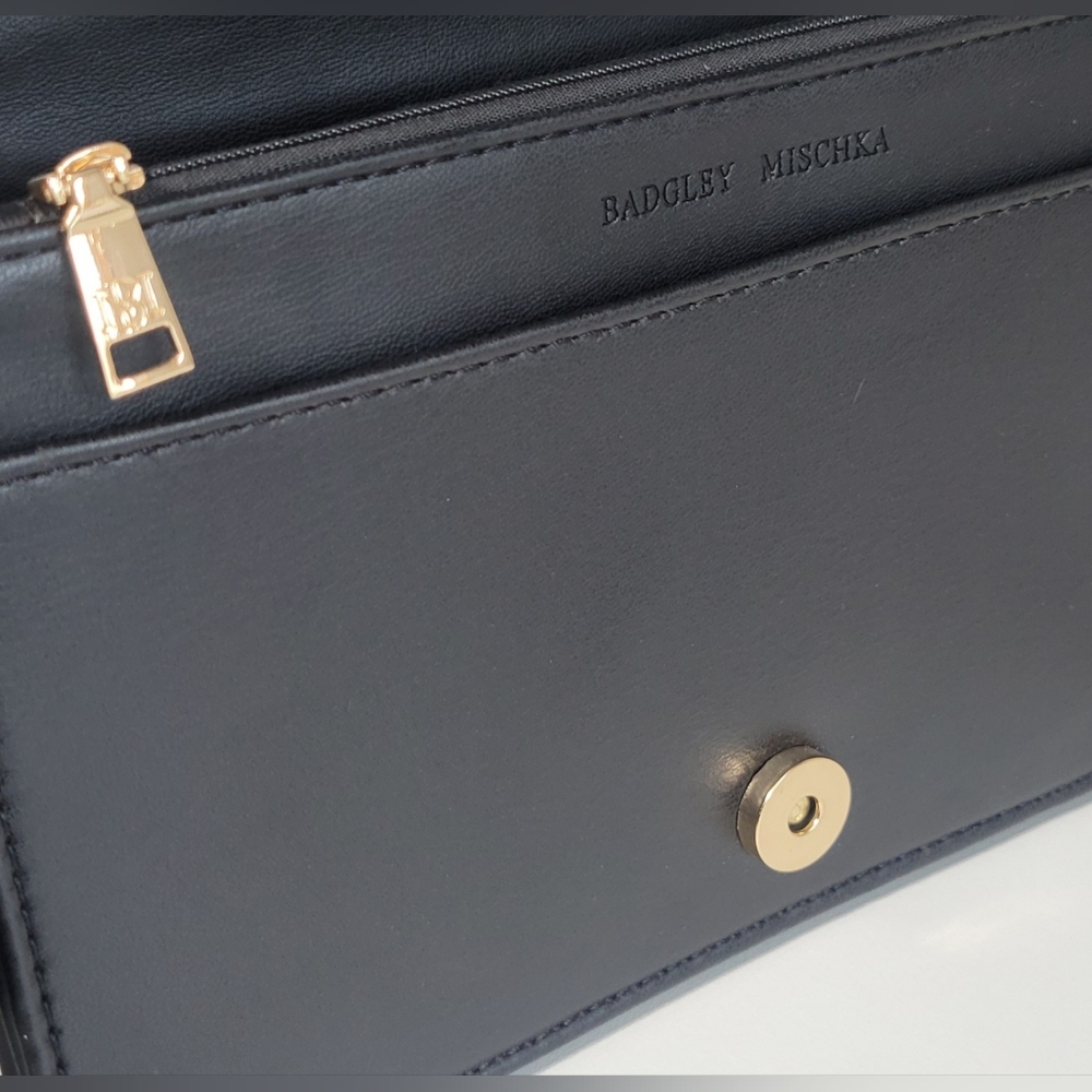 NWT Badgley Mischka Quilted Vegan Leather Crossbody Clutch - Picture 9 of 11
